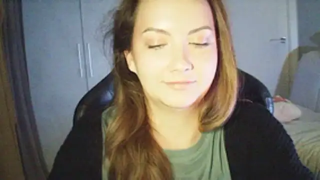 MoodieMira online show from 04.12.26