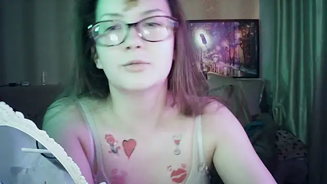 Snapshot of MoodieMira chatting on 06.24.26 MoodieMira online show from 06.24.26