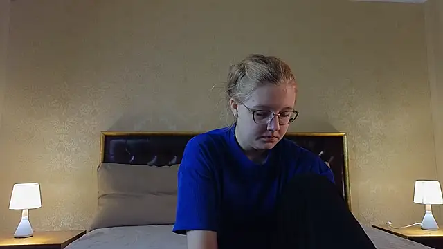 Snapshot of AlinaAldrete chatting on 10.17.25 AlinaAldrete online show from 10.17.25