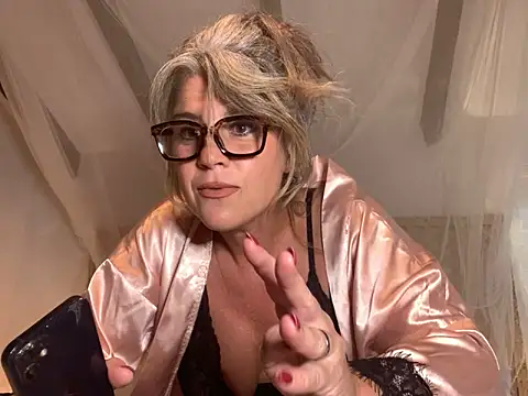 Snapshot of Wild-RosaBlue chatting on 10.14.25 Wild-RosaBlue online show from 10.14.25