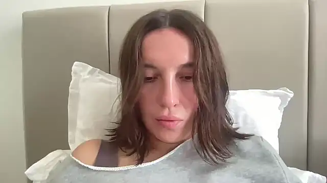 Snapshot of CArivora chatting on 02.19.26 CArivora online show from 02.19.26