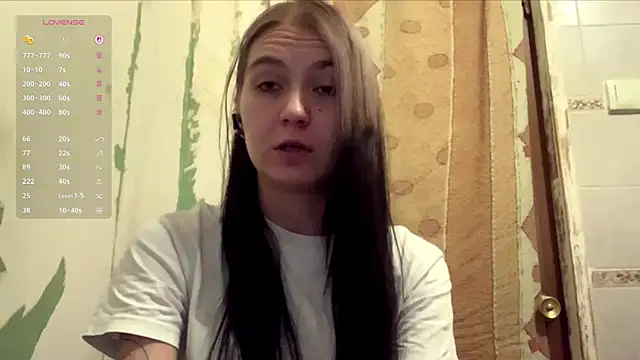 Snapshot of ArianeBhayani chatting on 10.11.25 ArianeBhayani online show from 10.11.25