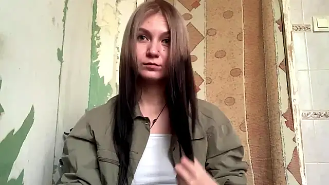 Snapshot of ArianeBhayani chatting on 10.18.25 ArianeBhayani online show from 10.18.25