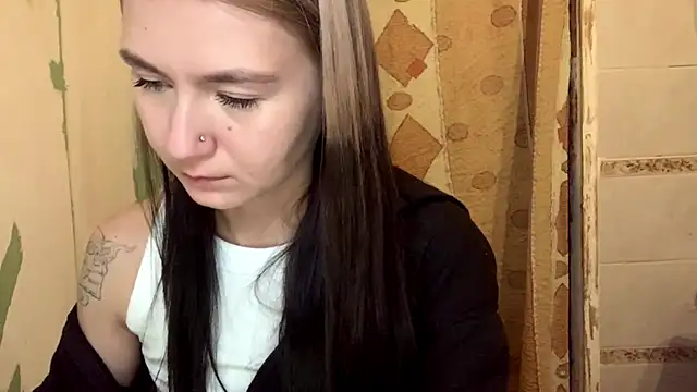 Snapshot of ArianeBhayani chatting on 10.21.25 ArianeBhayani online show from 10.21.25