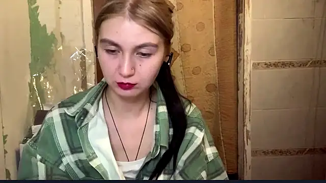 Snapshot of ArianeBhayani chatting on 10.24.25 ArianeBhayani online show from 10.24.25