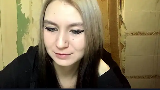 Snapshot of ArianeBhayani chatting on 10.25.25 ArianeBhayani online show from 10.25.25