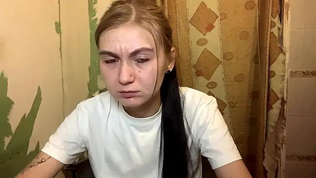 Snapshot of ArianeBhayani chatting on 10.26.25 ArianeBhayani online show from 10.26.25