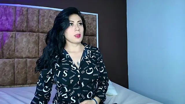 Snapshot of THAMARA_ANGELLS_ chatting on 10.13.25 THAMARA ANGELLS  online show from 10.13.25