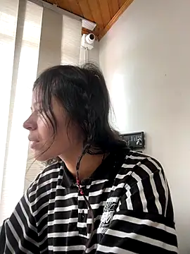 Snapshot of Ninfa_pink chatting on 10.14.25 Ninfa pink online show from 10.14.25