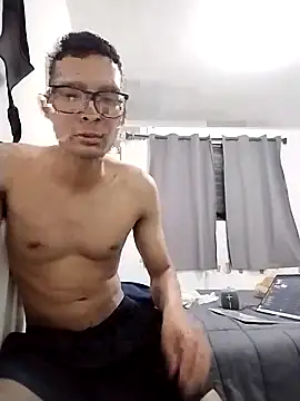 Snapshot of JonaTorres chatting on 10.26.25 JonaTorres online show from 10.26.25