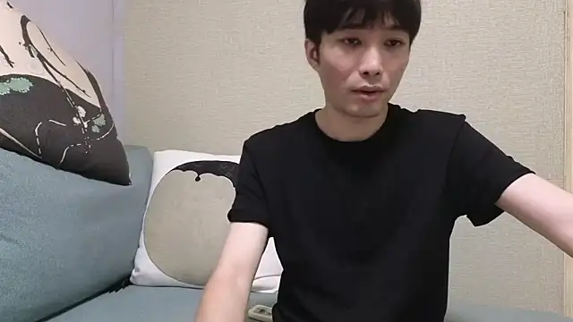Snapshot of natesui chatting on 10.24.25 natesui online show from 10.24.25
