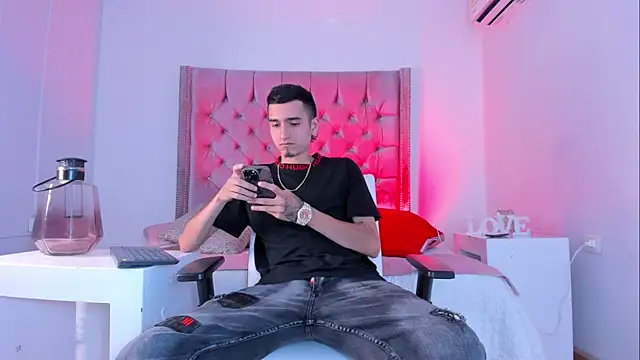 Snapshot of Ethan_Boy_ chatting on 10.16.25 Ethan Boy  online show from 10.16.25