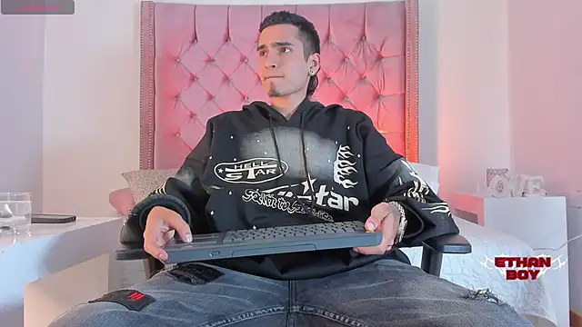 Snapshot of Ethan_Boy_ chatting on 10.24.25 Ethan Boy  online show from 10.24.25