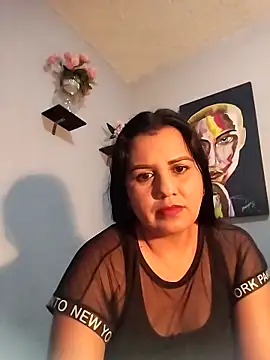 Snapshot of Candy-Samanthy chatting on 10.15.25 Candy-Samanthy online show from 10.15.25