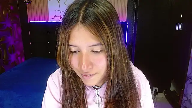 Snapshot of tinibunny chatting on 10.17.25 tinibunny online show from 10.17.25