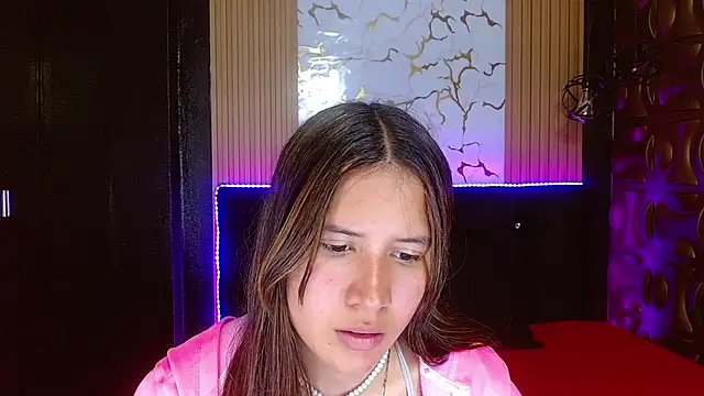 Snapshot of tinibunny chatting on 10.22.25 tinibunny online show from 10.22.25