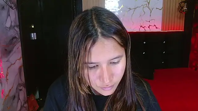 Snapshot of tinibunny chatting on 10.23.25 tinibunny online show from 10.23.25