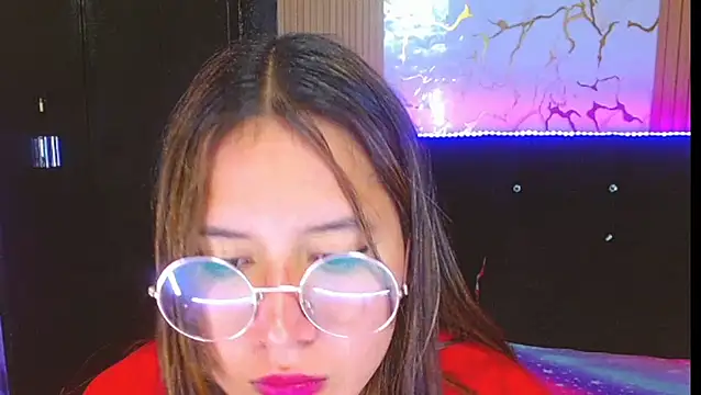 Snapshot of tinibunny chatting on 10.31.25 tinibunny online show from 10.31.25