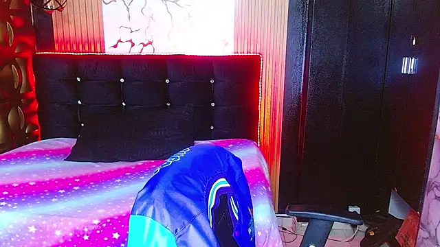 Snapshot of tinibunny chatting on 11.02.25 tinibunny online show from 11.02.25