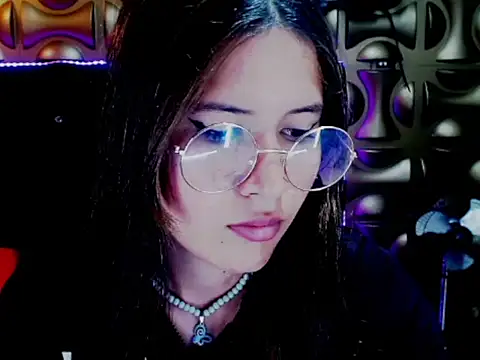 Snapshot of tinibunny chatting on 11.06.25 tinibunny online show from 11.06.25