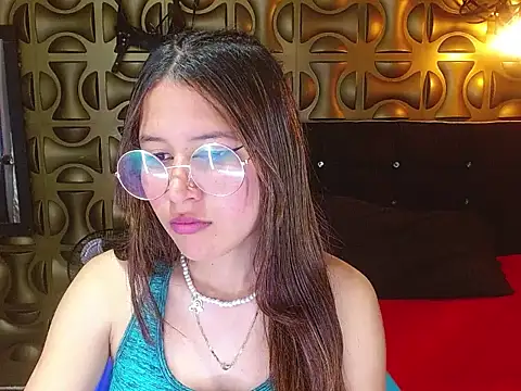 Snapshot of tinibunny chatting on 11.10.25 tinibunny online show from 11.10.25