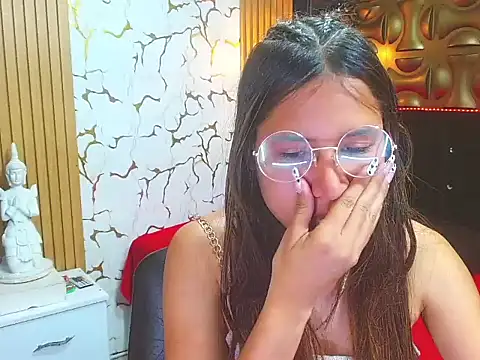 Snapshot of tinibunny chatting on 11.11.25 tinibunny online show from 11.11.25