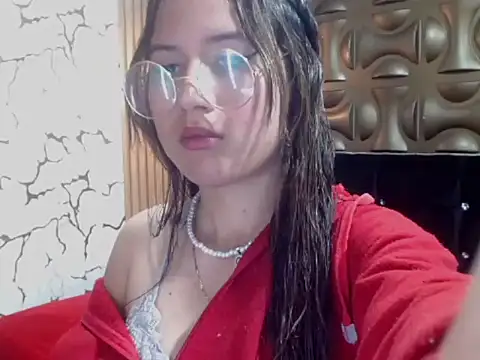 Snapshot of tinibunny chatting on 11.15.25 tinibunny online show from 11.15.25