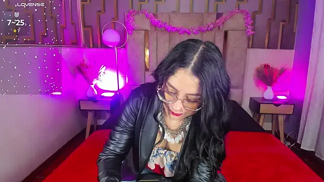 Snapshot of lis_rouse chatting on 10.22.25 lis rouse online show from 10.22.25