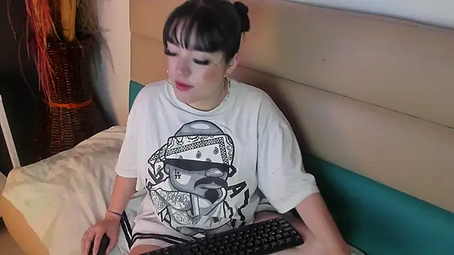 bubble  angel   online show from 12.04.25