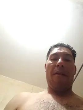 Snapshot of Ezeaxl chatting on 12.04.25 Ezeaxl online show from 12.04.25