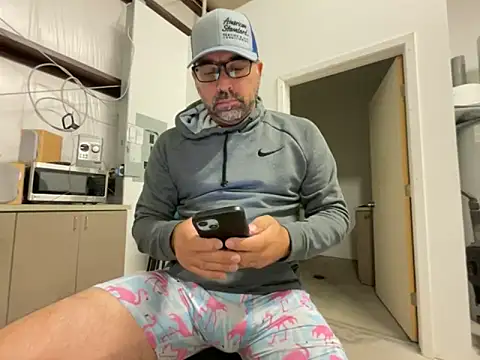 Snapshot of Fun_Time_Ron_2 chatting on 10.22.25 Fun Time Ron 2 online show from 10.22.25