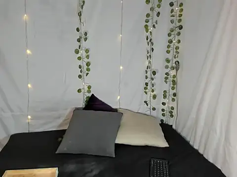 Snapshot of Perla_Jonhson_Rs chatting on 10.15.25 Perla Jonhson Rs online show from 10.15.25
