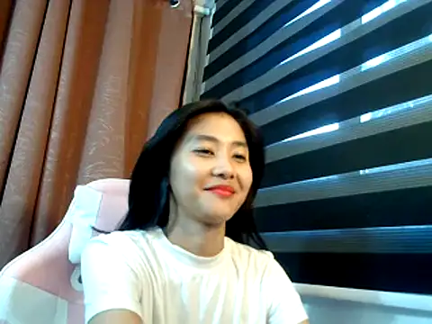 Snapshot of De_amore chatting on 10.12.25 De amore online show from 10.12.25