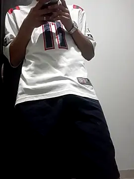 Snapshot of Joven_Modelo chatting on 10.17.25 Joven Modelo online show from 10.17.25