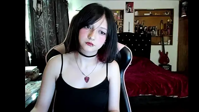 Maki Zein  online show from 04.14.26