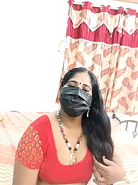 Snapshot of tamil-aunt chatting on 10.11.25 tamil-aunt online show from 10.11.25