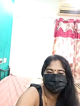 Snapshot of tamil-aunt chatting on 10.16.25 tamil-aunt online show from 10.16.25