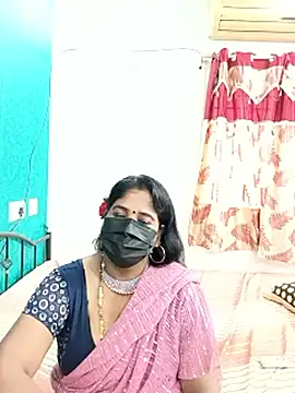 Snapshot of tamil-aunt chatting on 10.19.25 tamil-aunt online show from 10.19.25