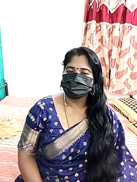 Snapshot of tamil-aunt chatting on 10.21.25 tamil-aunt online show from 10.21.25