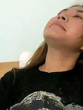 Snapshot of Yan_50299 chatting on 10.13.25 Yan 50299 online show from 10.13.25