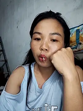 Snapshot of pusi_xinh chatting on 10.15.25 pusi xinh online show from 10.15.25