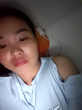 Snapshot of pusi_xinh chatting on 10.17.25 pusi xinh online show from 10.17.25