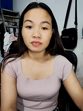 Snapshot of pusi_xinh chatting on 10.21.25 pusi xinh online show from 10.21.25