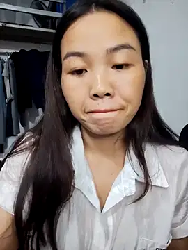 Snapshot of pusi_xinh chatting on 10.23.25 pusi xinh online show from 10.23.25