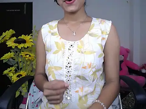 Hot Kareena online show from 10.20.25