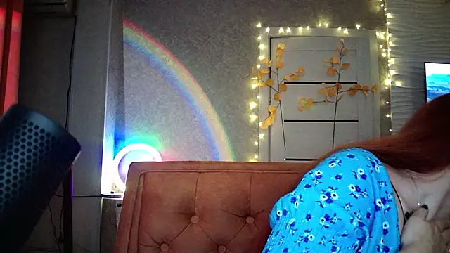 Snapshot of LolaMint_ chatting on 10.19.25 LolaMint  online show from 10.19.25