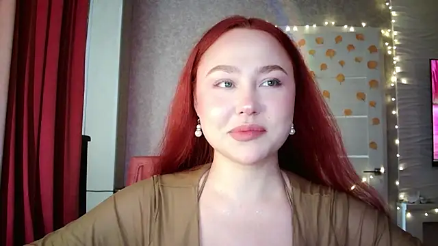 Snapshot of LolaMint_ chatting on 10.23.25 LolaMint  online show from 10.23.25