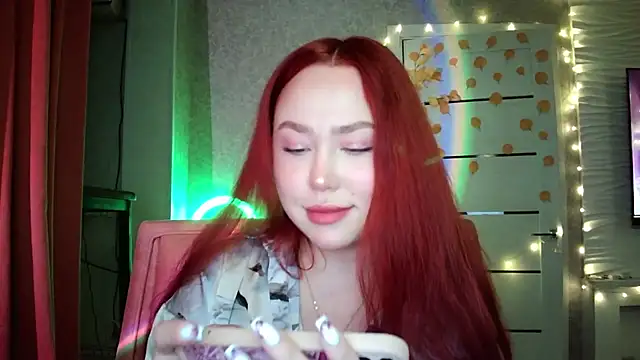 Snapshot of LolaMint_ chatting on 10.24.25 LolaMint  online show from 10.24.25