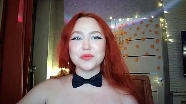 Snapshot of LolaMint_ chatting on 10.27.25 LolaMint  online show from 10.27.25