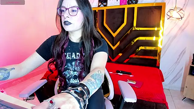 Snapshot of Evangelinejoness_ chatting on 10.16.25 Evangelinejoness  online show from 10.16.25